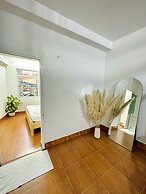 Local Me - Exclusive Centre House