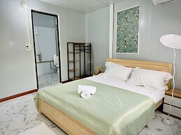 Local Me - Exclusive Centre House