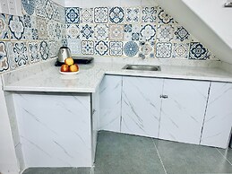 Local Me - Exclusive Centre House