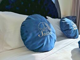 Mullet Bay Suites: Your Luxury Stay Awaits