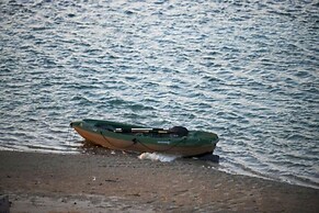 Siniya Island Resorts