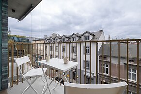 Spring Flowers Apartment by Renters