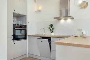 Spring Flowers Apartment by Renters