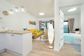 Spring Flowers Apartment by Renters