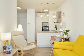 Spring Flowers Apartment by Renters