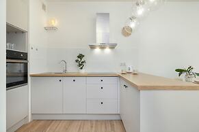 Spring Flowers Apartment by Renters