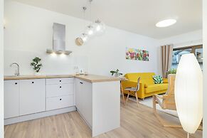 Spring Flowers Apartment by Renters