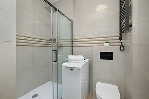 Spring Flowers Apartment by Renters