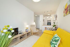 Spring Flowers Apartment by Renters