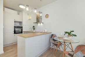 Spring Flowers Apartment by Renters