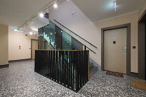 Spring Flowers Apartment by Renters