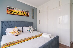 Luxury 4 Bedroom with a Rooftop Pool