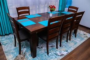 Luxury 4 Bedroom with a Rooftop Pool