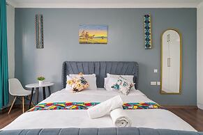 Luxury 4 Bedroom with a Rooftop Pool