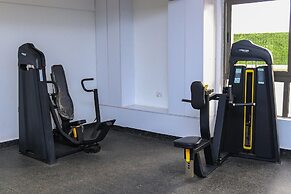 Luxury 4 Bedroom with a Rooftop Pool