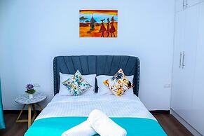 Luxury 4 Bedroom with a Rooftop Pool