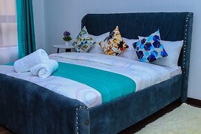 Luxury 4 Bedroom with a Rooftop Pool