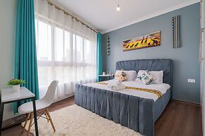 Luxury 4 Bedroom with a Rooftop Pool