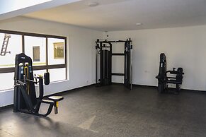 Luxury 4 Bedroom with a Rooftop Pool