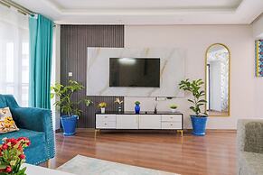 Luxury 4 Bedroom with a Rooftop Pool