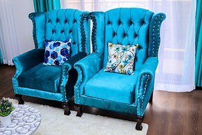 Luxury 4 Bedroom with a Rooftop Pool