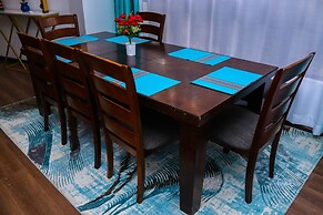 Luxury 4 Bedroom with a Rooftop Pool