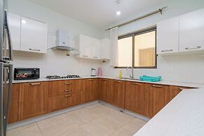 Luxury 4 Bedroom with a Rooftop Pool