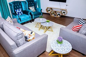 Luxury 4 Bedroom with a Rooftop Pool