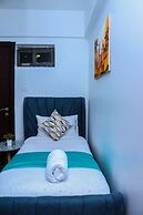 Luxury 4 Bedroom with a Rooftop Pool