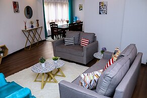 Luxury 4 Bedroom with a Rooftop Pool