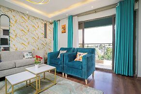 Luxury 4 Bedroom with a Rooftop Pool