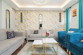 Luxury 4 Bedroom with a Rooftop Pool