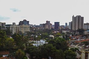 Luxury 4 Bedroom with a Rooftop Pool