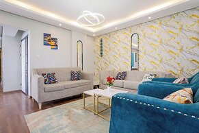 Luxury 4 Bedroom with a Rooftop Pool