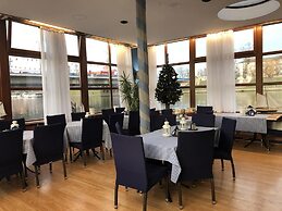 The Boat - Hostel&Chill