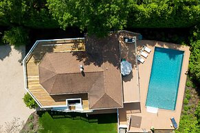 Heated Pool Hot tub Beachwood Cove by Rovetravel