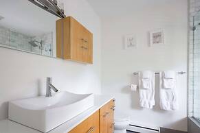 Heated Pool Hot tub Beachwood Cove by Rovetravel