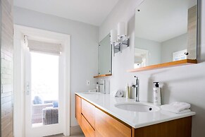 Heated Pool Hot tub Beachwood Cove by Rovetravel