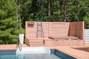 Heated Pool Hot tub Beachwood Cove by Rovetravel