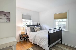 Heated Pool Driftwood Cottage by Rovetravel