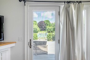 Heated Pool Driftwood Cottage by Rovetravel