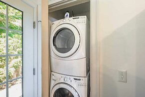 Heated Pool Driftwood Cottage by Rovetravel