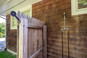 Heated Pool Driftwood Cottage by Rovetravel