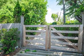 Heated Pool Driftwood Cottage by Rovetravel