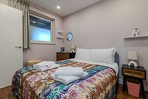Beautiful Canal-side Flat in Hackney