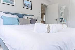 Family-friendly Apartment Just Steps Away From the Sea