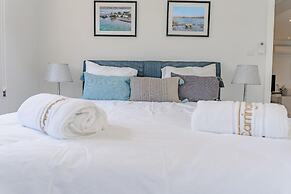 Family-friendly Apartment Just Steps Away From the Sea