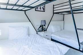 Family-friendly Apartment Just Steps Away From the Sea