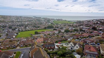 Saltdean Seaview 1 and Free Parking by My Getaways