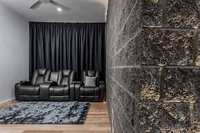Luxe Home by the BnB Collection